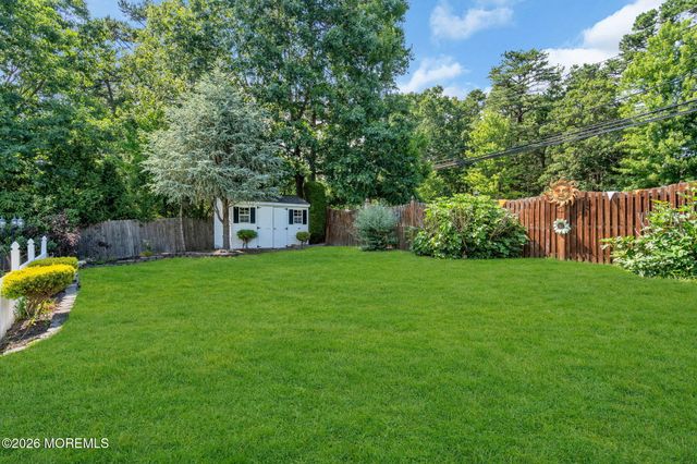 494 Meadowood Road, Jackson, NJ 08527