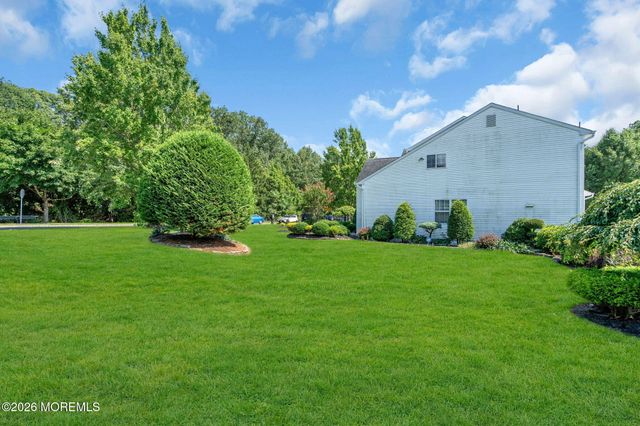 494 Meadowood Road, Jackson, NJ 08527