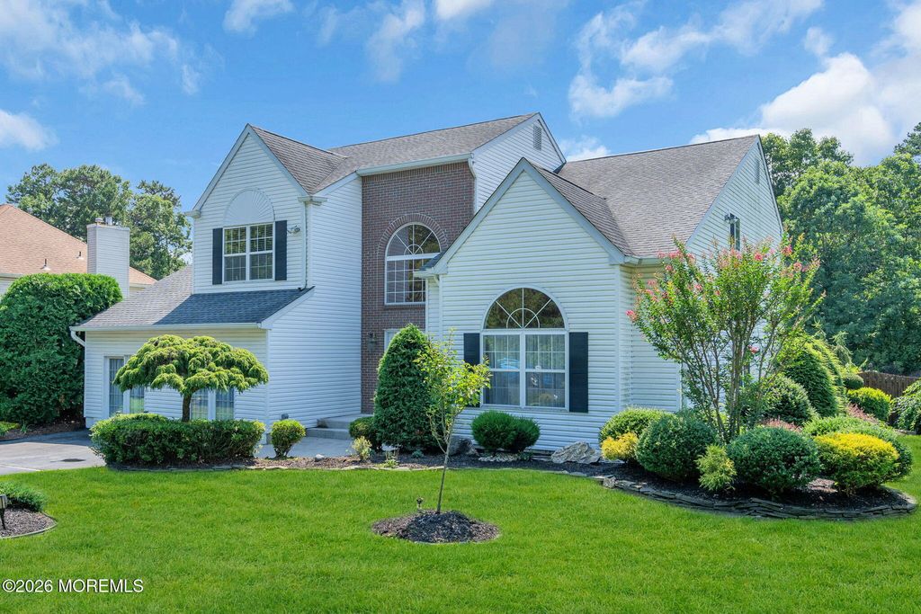 494 Meadowood Road, Jackson, NJ 08527