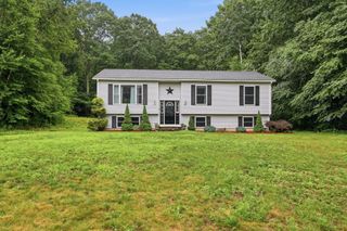 570 Woodland Way, Russell, MA 01071