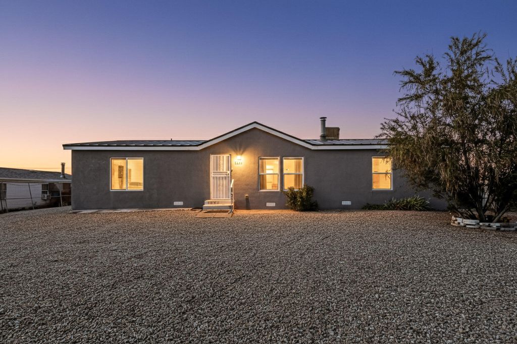 1221 26TH Street SW, Rio Rancho, NM 87124