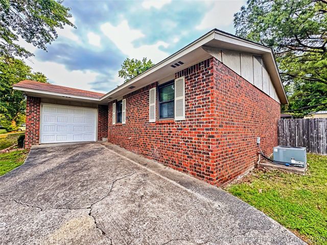 313 Dogwood Drive, Tahlequah, OK 74464