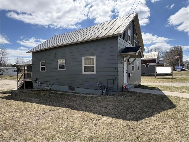 576 BRAZEAU AVENUE, Oconto, WI 54153