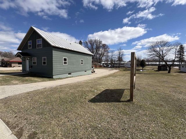 576 BRAZEAU AVENUE, Oconto, WI 54153