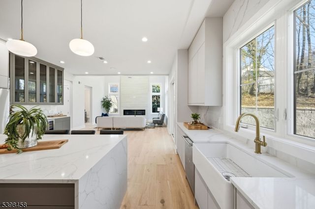 11 Rale Ter, Livingston Twp., NJ 07039