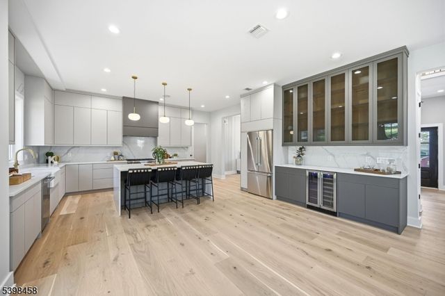 11 Rale Ter, Livingston Twp., NJ 07039