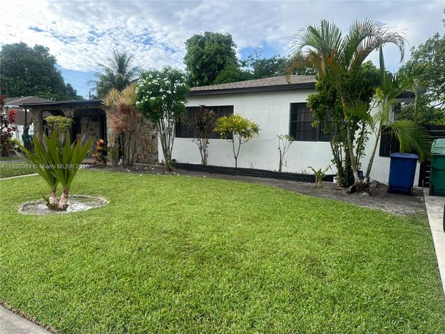560 NE 158th St, Miami, FL 33162