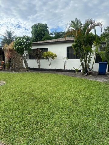 560 NE 158th St, Miami, FL 33162