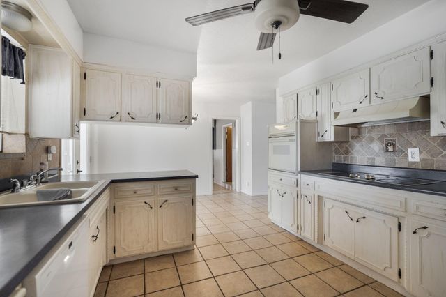 2734 Dallas Street NE, Albuquerque, NM 87110
