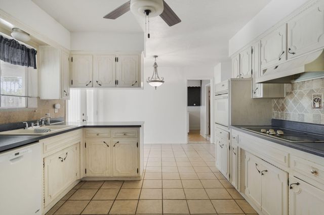 2734 Dallas Street NE, Albuquerque, NM 87110