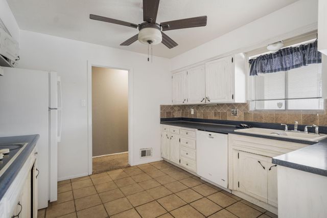 2734 Dallas Street NE, Albuquerque, NM 87110
