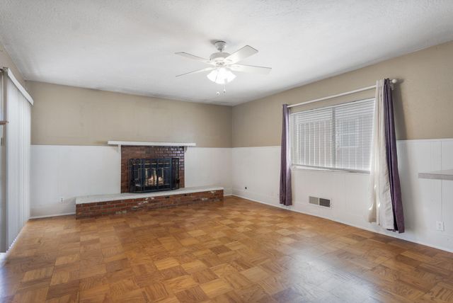 2734 Dallas Street NE, Albuquerque, NM 87110