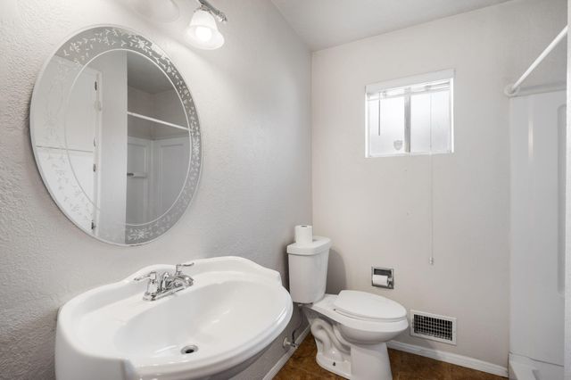 2734 Dallas Street NE, Albuquerque, NM 87110