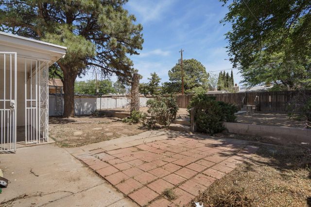 2734 Dallas Street NE, Albuquerque, NM 87110