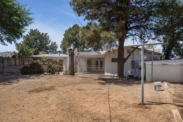 2734 Dallas Street NE, Albuquerque, NM 87110