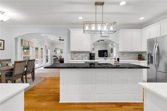 5021 Towne Lake Hills, Woodstock, GA 30189