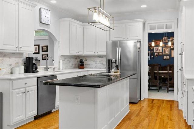 5021 Towne Lake Hills, Woodstock, GA 30189