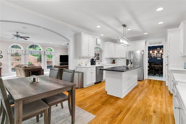 5021 Towne Lake Hills, Woodstock, GA 30189