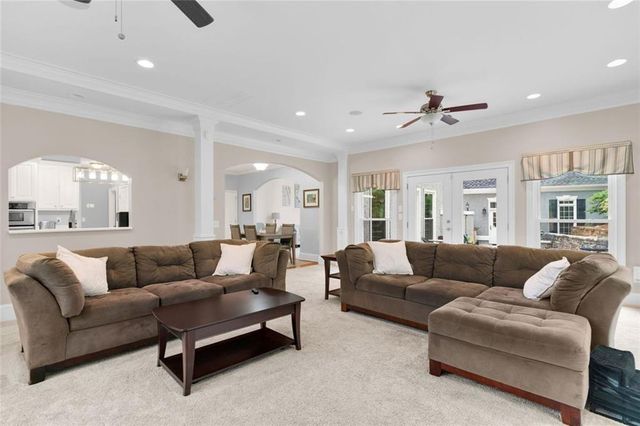 5021 Towne Lake Hills, Woodstock, GA 30189