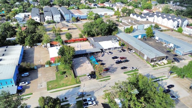 951 W 41st Street, Houston, TX 77018