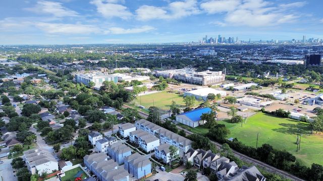 951 W 41st Street, Houston, TX 77018