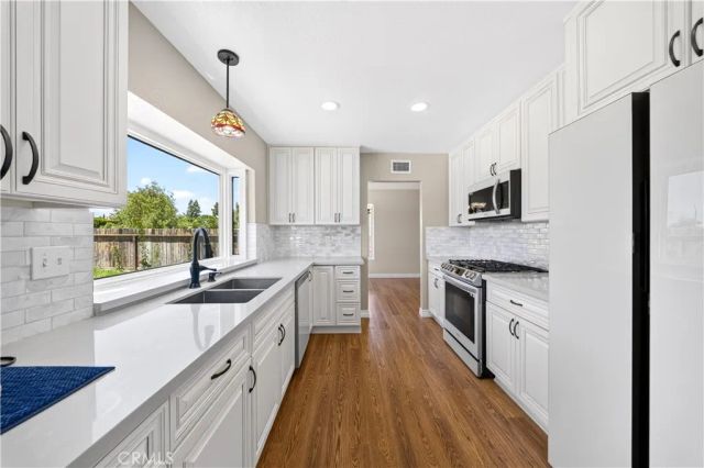 990 Queensdale Ave, Corona, CA 92878