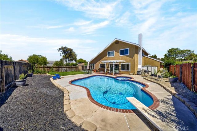 990 Queensdale Ave, Corona, CA 92878