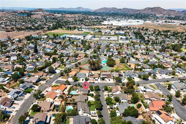 990 Queensdale Ave, Corona, CA 92878