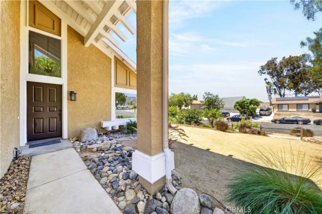 990 Queensdale Ave, Corona, CA 92878