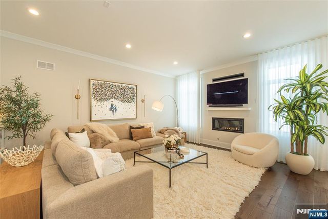 23 Royal Birkdale Court 23, River Vale, NJ 07675