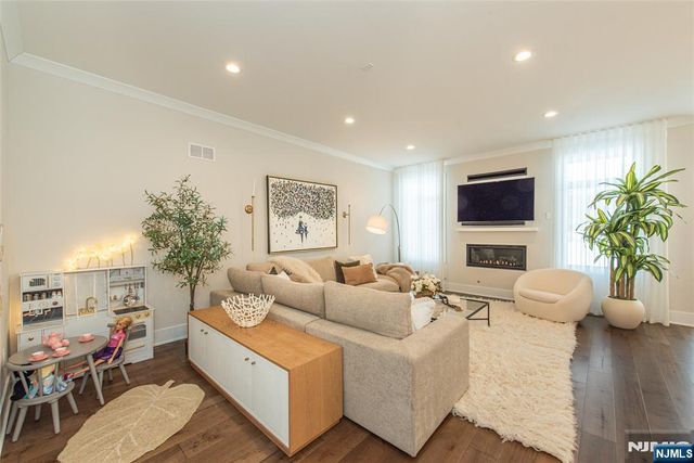 23 Royal Birkdale Court 23, River Vale, NJ 07675