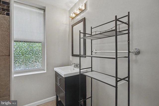 1 S EAST AVE, Baltimore, MD 21224