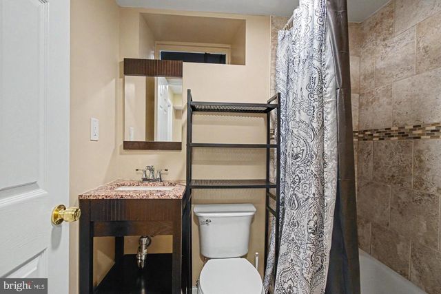 1 S EAST AVE, Baltimore, MD 21224