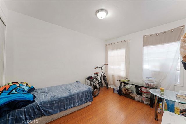 13810 Sherman Way, Van Nuys, CA 91405