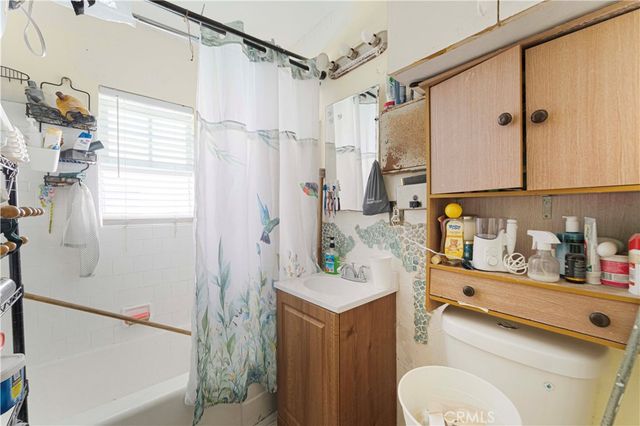 13810 Sherman Way, Van Nuys, CA 91405