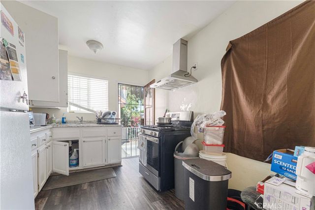 13810 Sherman Way, Van Nuys, CA 91405