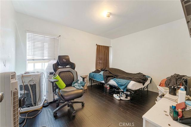 13810 Sherman Way, Van Nuys, CA 91405