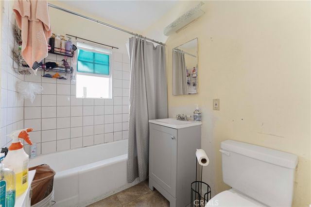 13810 Sherman Way, Van Nuys, CA 91405