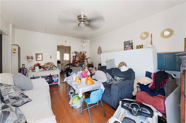 13810 Sherman Way, Van Nuys, CA 91405