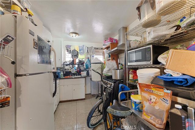 13810 Sherman Way, Van Nuys, CA 91405