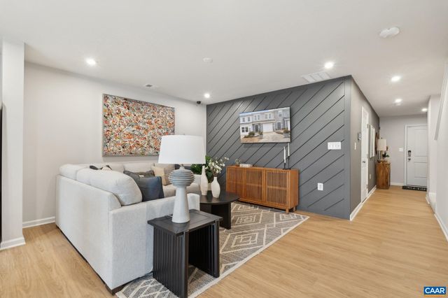 30 GRAYSON VILLAGE DR, Barboursville, VA 22923