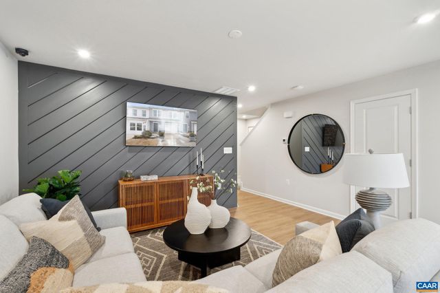 30 GRAYSON VILLAGE DR, Barboursville, VA 22923