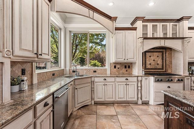 7002 W Avignon Ln, Eagle, ID 83616