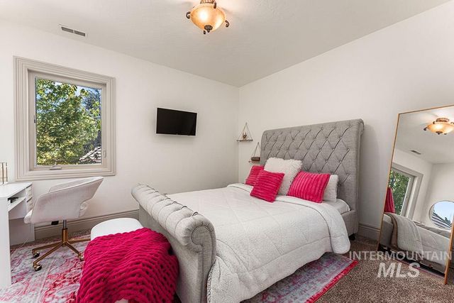 7002 W Avignon Ln, Eagle, ID 83616