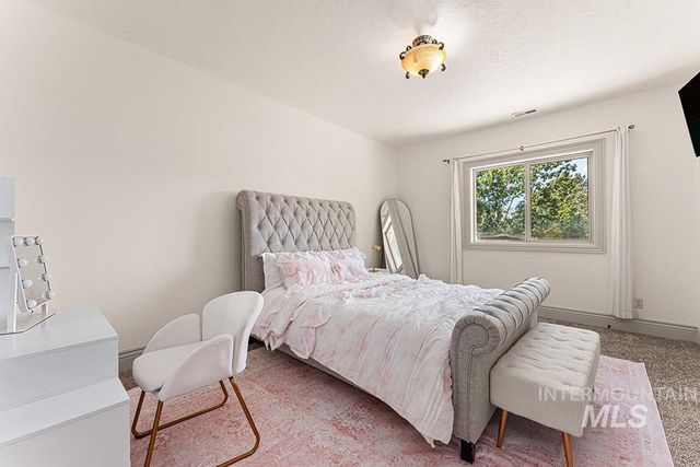 7002 W Avignon Ln, Eagle, ID 83616