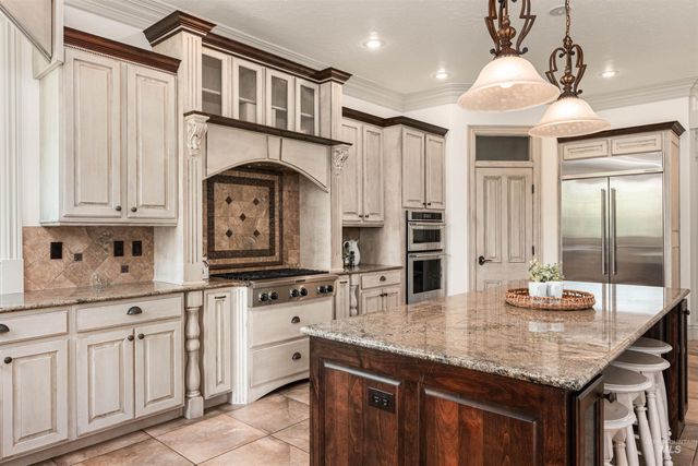 7002 W Avignon Ln, Eagle, ID 83616