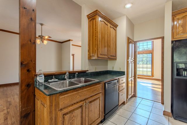 200 GRANDVIEW CIR, Adamsville, TN 38310