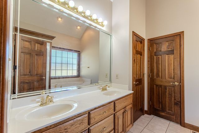 200 GRANDVIEW CIR, Adamsville, TN 38310