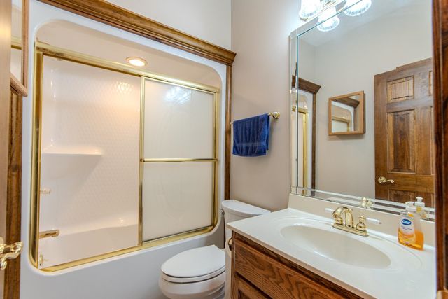 200 GRANDVIEW CIR, Adamsville, TN 38310