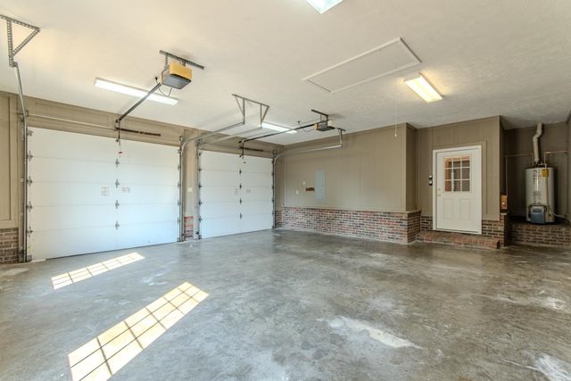 200 GRANDVIEW CIR, Adamsville, TN 38310